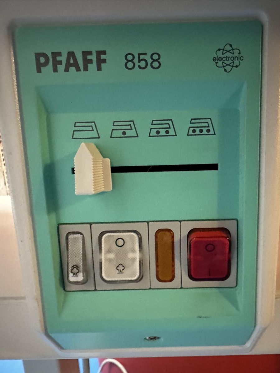 Pfaff Ferri da stiro: Pfaff Bügelmaschine – Usato da Tüscherz-Alfermée venduto da Pluriel2 3