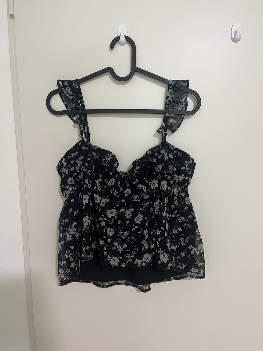 Hollister Camicette: black floral hollister blouse – Nuovo (secondo la descrizione) da Füllinsdorf venduto da si.ja.35 2