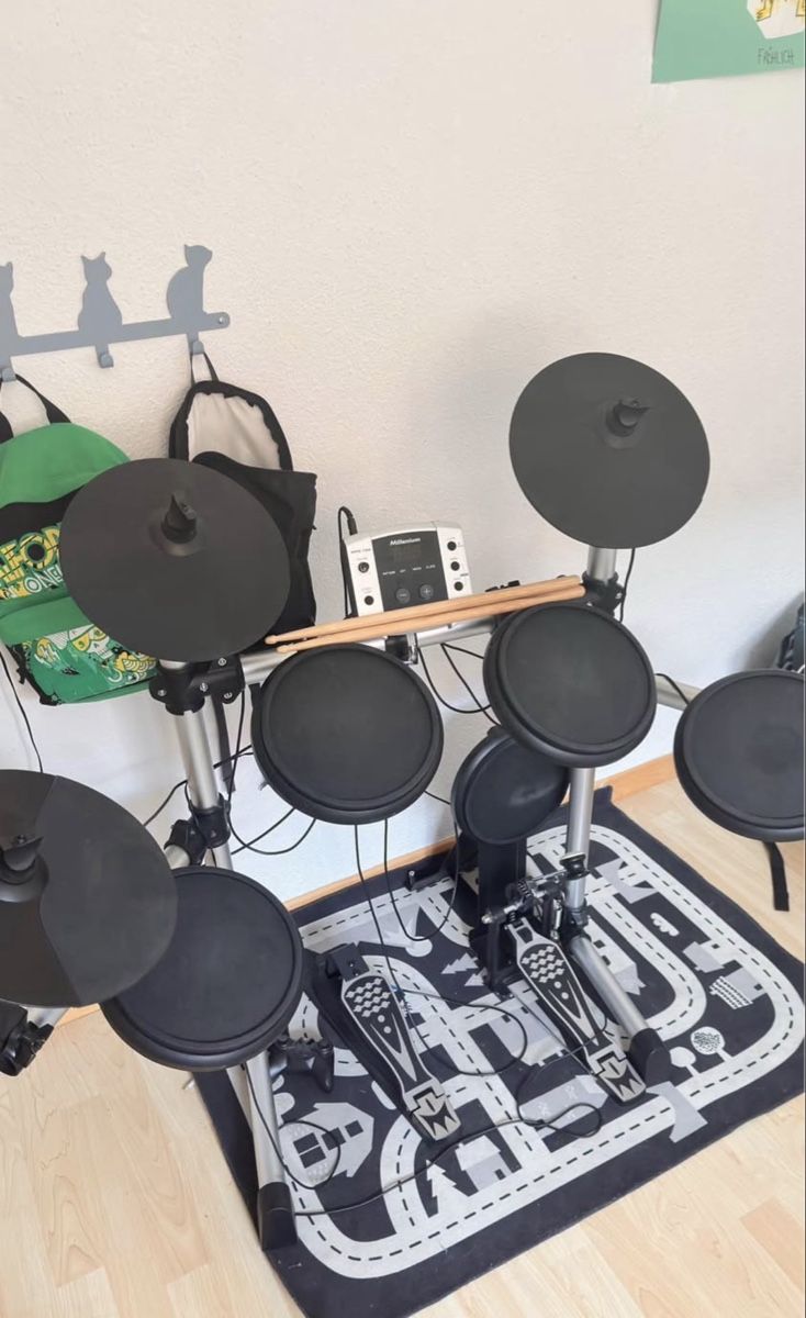 Millenium Altro in Decorazioni & Accessori: Millenium E-Drum Set mit Zubehoer gebrauchter Zustand – Usato da Istighofen venduto da clo_9m6d