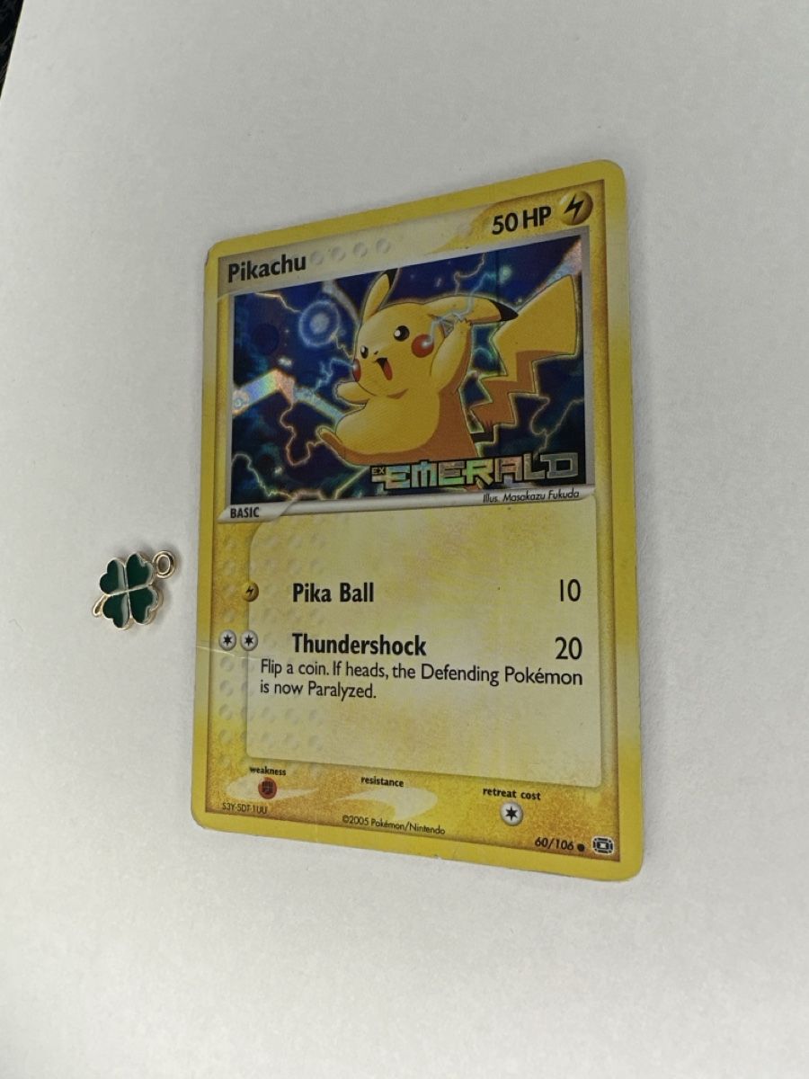 Pokémon Carte collezionabili: Pikachu 60/106 Holo Emerald Reverse EN 2005 Stamp – Usato da Uster venduto da Neonschwarz 2