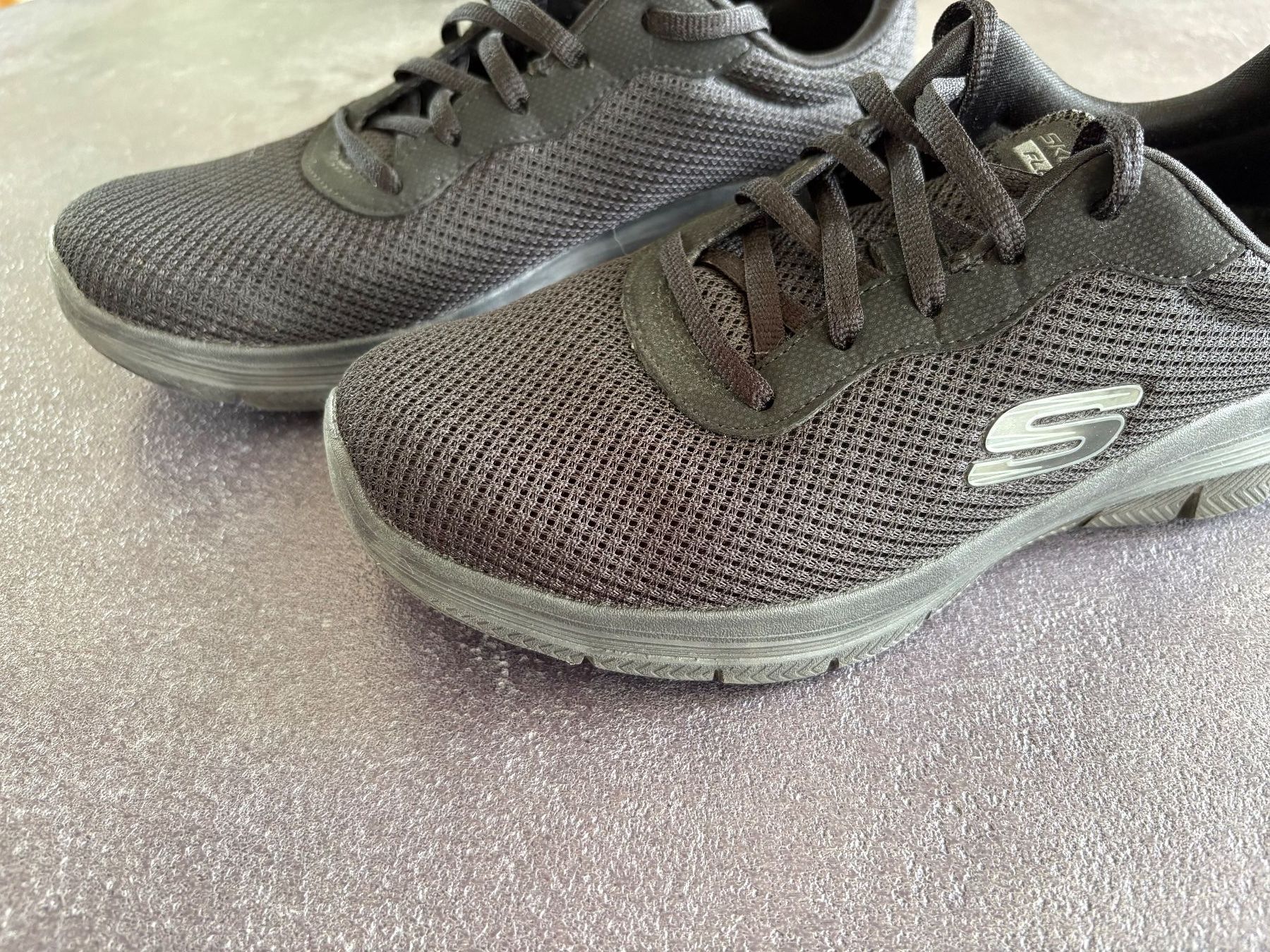 Skechers Chaussures femmes: Damen Sneaker Skechers Flex Lite Schwarz Grösse 37 – D'occasion à Flawil par HeisseReifen 3