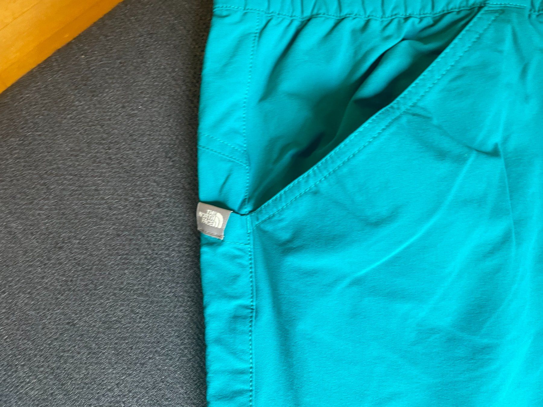 North Face Pantaloni: Pantaloni North Face – Nuovo (secondo la descrizione) da Meilen venduto da val_tsv8 4