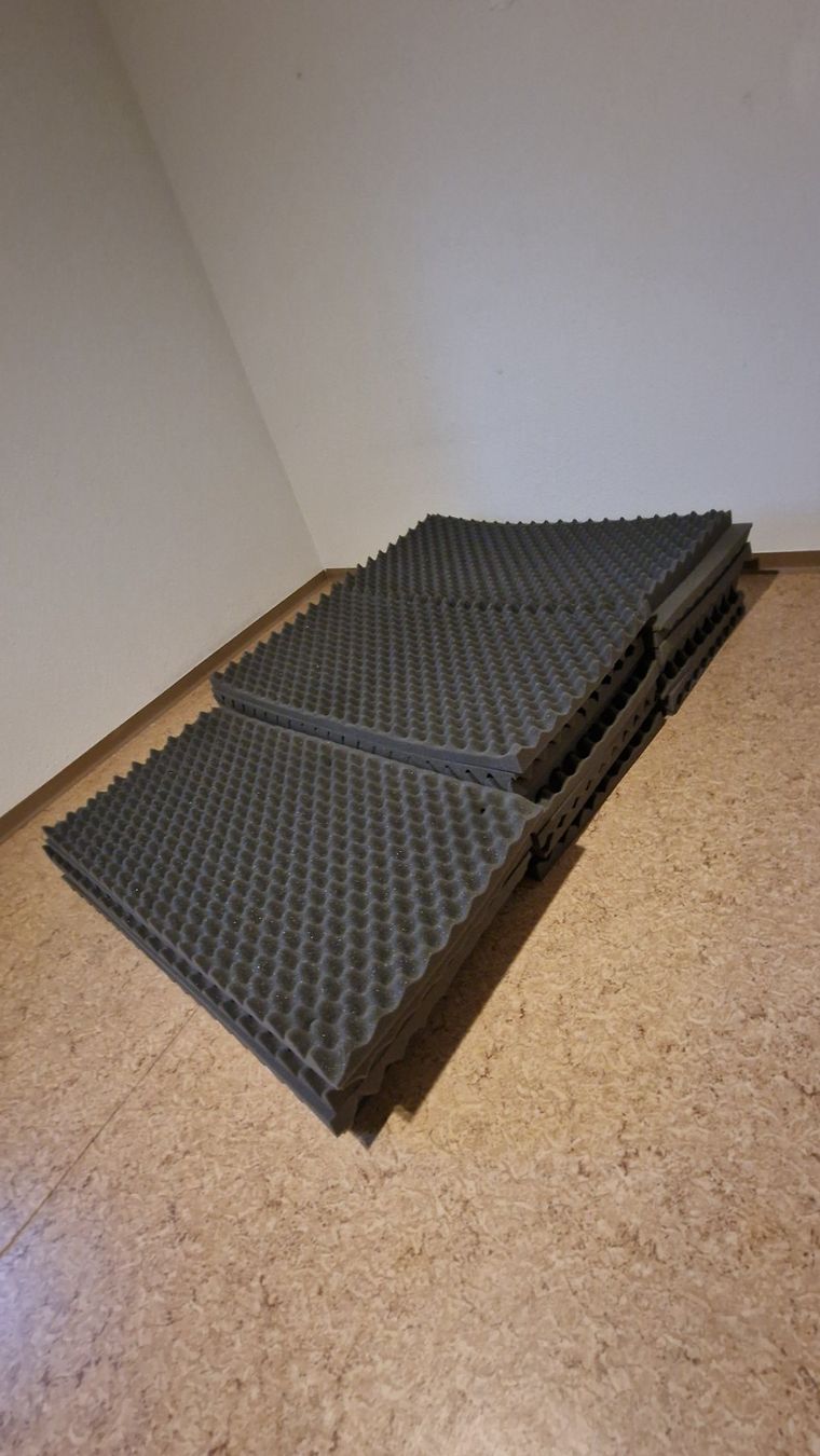 Altri accessori: 7 Noppenschaumstoff Absorber 100x50x4cm – Usato da Bottighofen venduto da Zwanzgerli