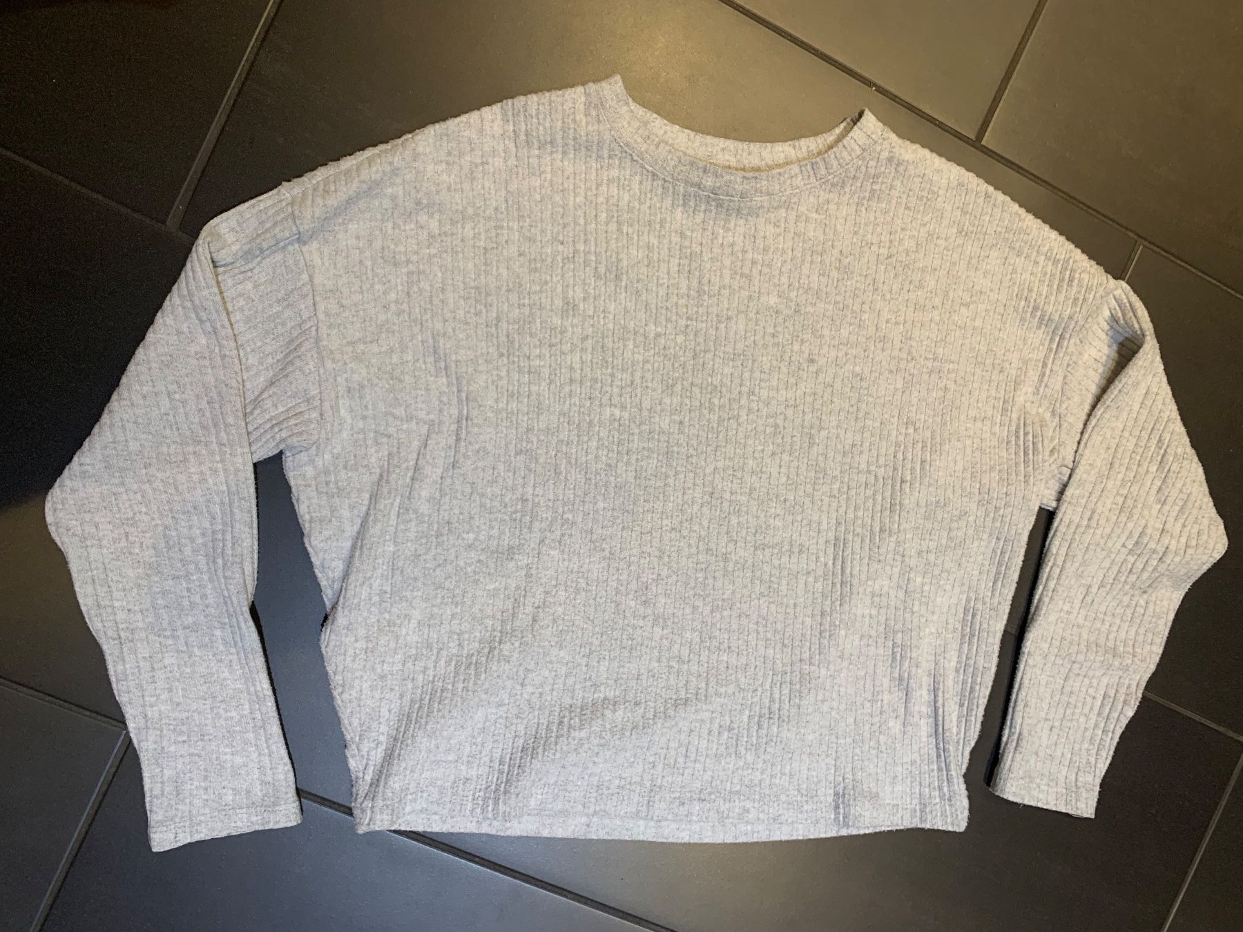 H&M Pullover & Sweatshirts: H&M Kurzer Oversized Pullover hellgrau Gr. 170 – Gebraucht aus Winterthur von amapola
