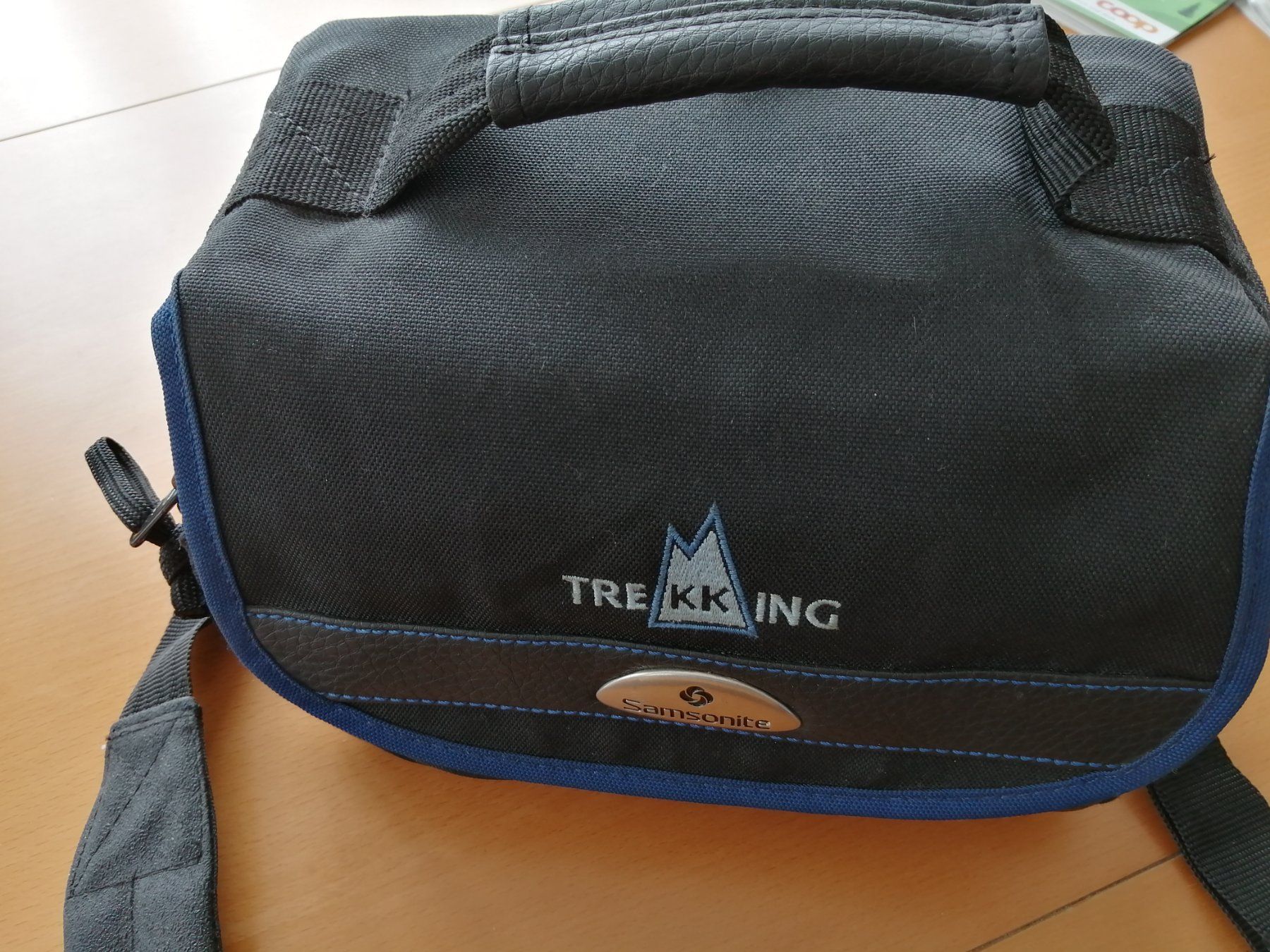 Samsonite Borse: Praktische Samsonite Trekking Kameratasche – Usato da Zürich venduto da Finale7