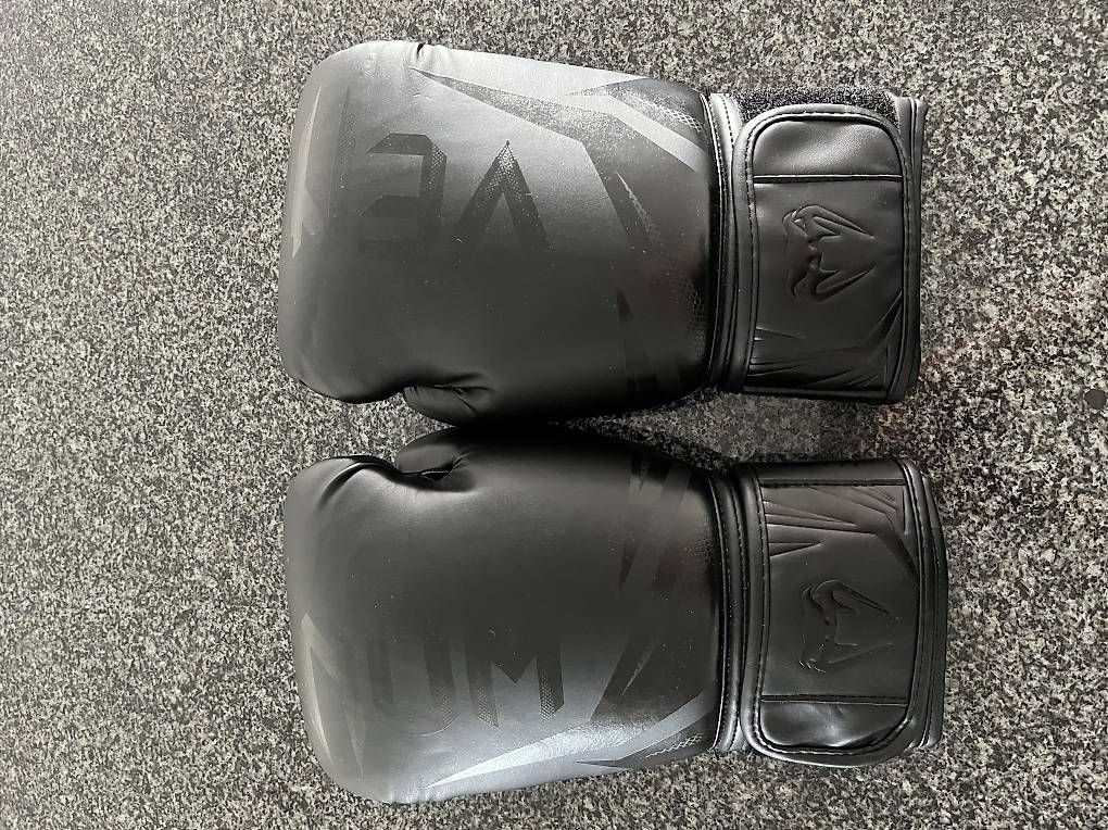 Venum Handschuhe & Handstulpen: Boxhandschuhe Venum (Damen) – Neu (gemäss Beschreibung) aus Hinwil von Celine_2124