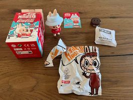 Labubu The Monsters Coca-Cola Series Figur Vacation Fit