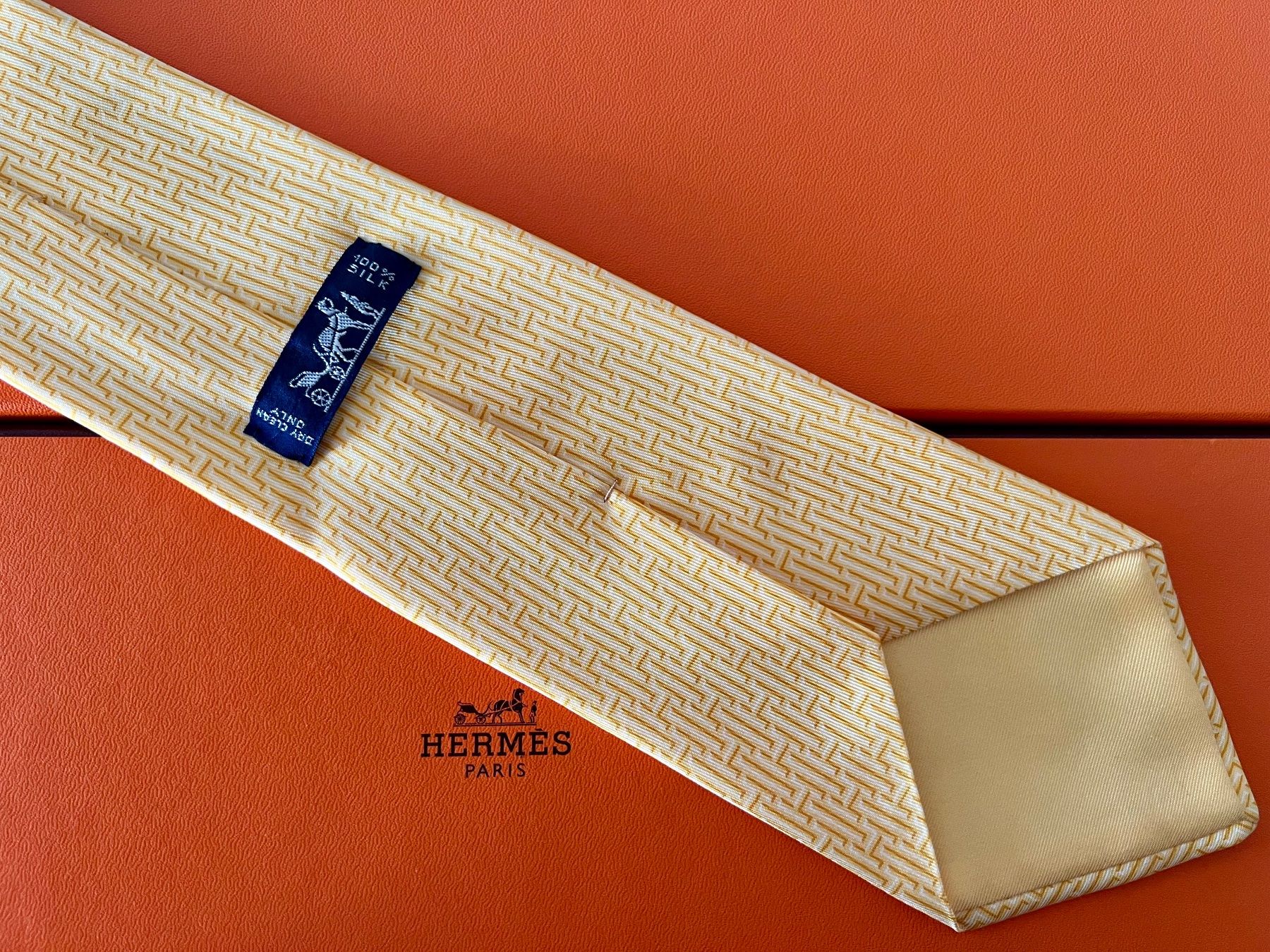 Hermès Cravates: Cravate HERMES-Paris „Offset H“ - avec box original – Neuf (Voir description) à Le Mont-sur-Lausanne par luxurylover 4
