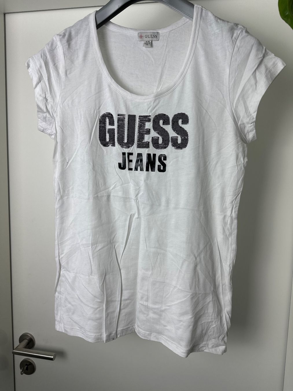 T-Shirts: T-Shirt von Guess XL – Gebraucht aus Aarburg von Tonija