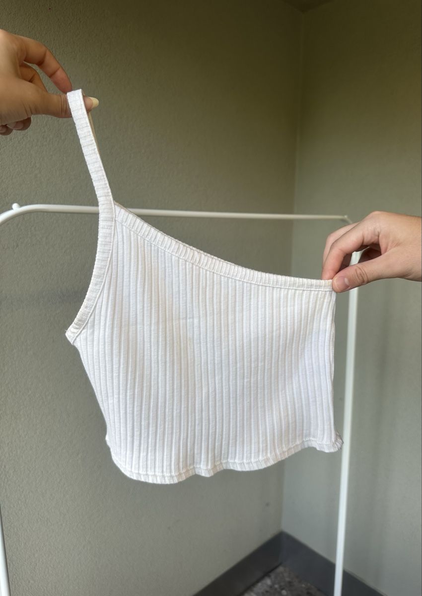 Tops: Sehr schönes, weisses Top – Gebraucht aus Volketswil von hal_65hj