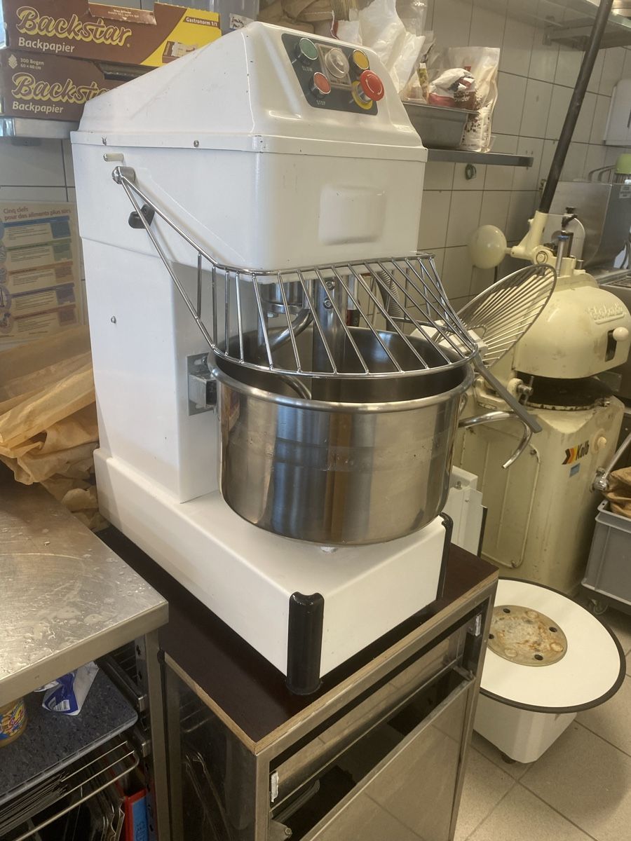 Küchengeräte: Pétrin 8kg farine – Gebraucht aus La Chaux-de-Fonds von fes_htx5 2