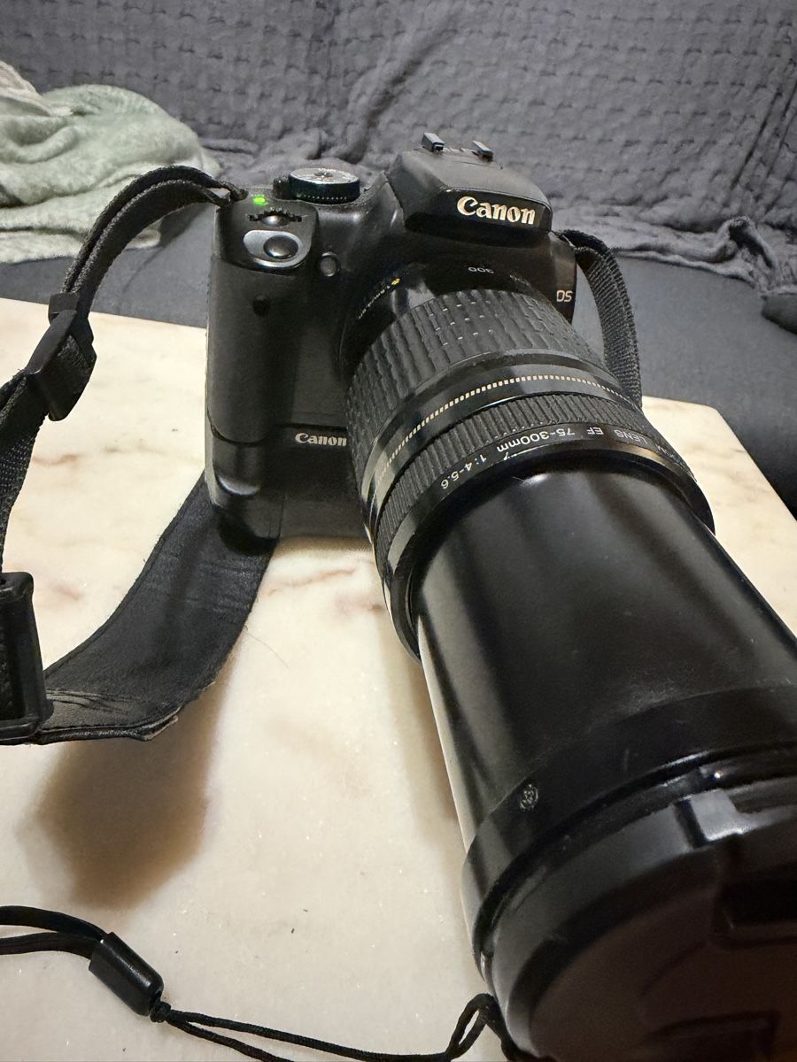 Canon Kamera: Canon EOS 400D avec objectif zoom EF 75-300mm – Gebraucht aus Charmey (Gruyère) von raz_dv9r 2