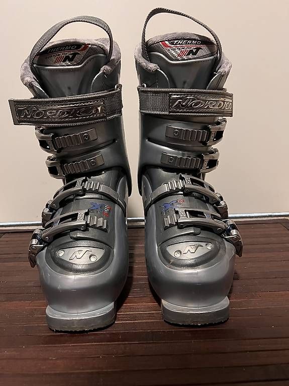 Nordica Scarpe da donna: Nordica Skischuhe – Usato da Bern venduto da JoVee