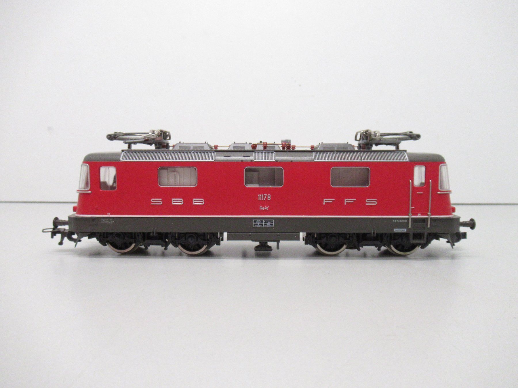 Fleischmann Modelleisenbahnen: Fleischmann 4342 E-Lok Re 4/4 II rot SBB CFF FFS Analog OVP – Gebraucht aus Basel von mhmarken 1