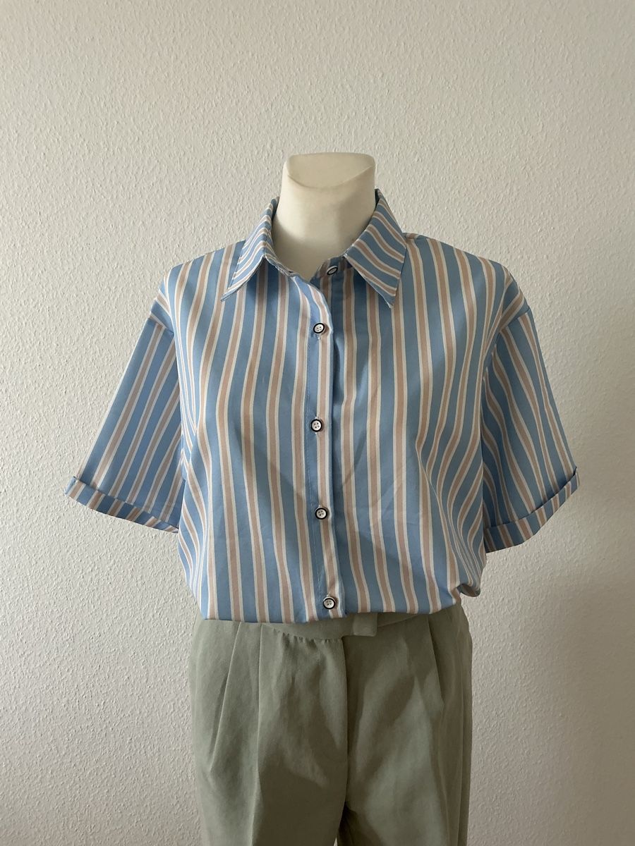 Blusen: Damenbluse gestreift Hellblau/Beige – Gebraucht aus Zürich von glueck9