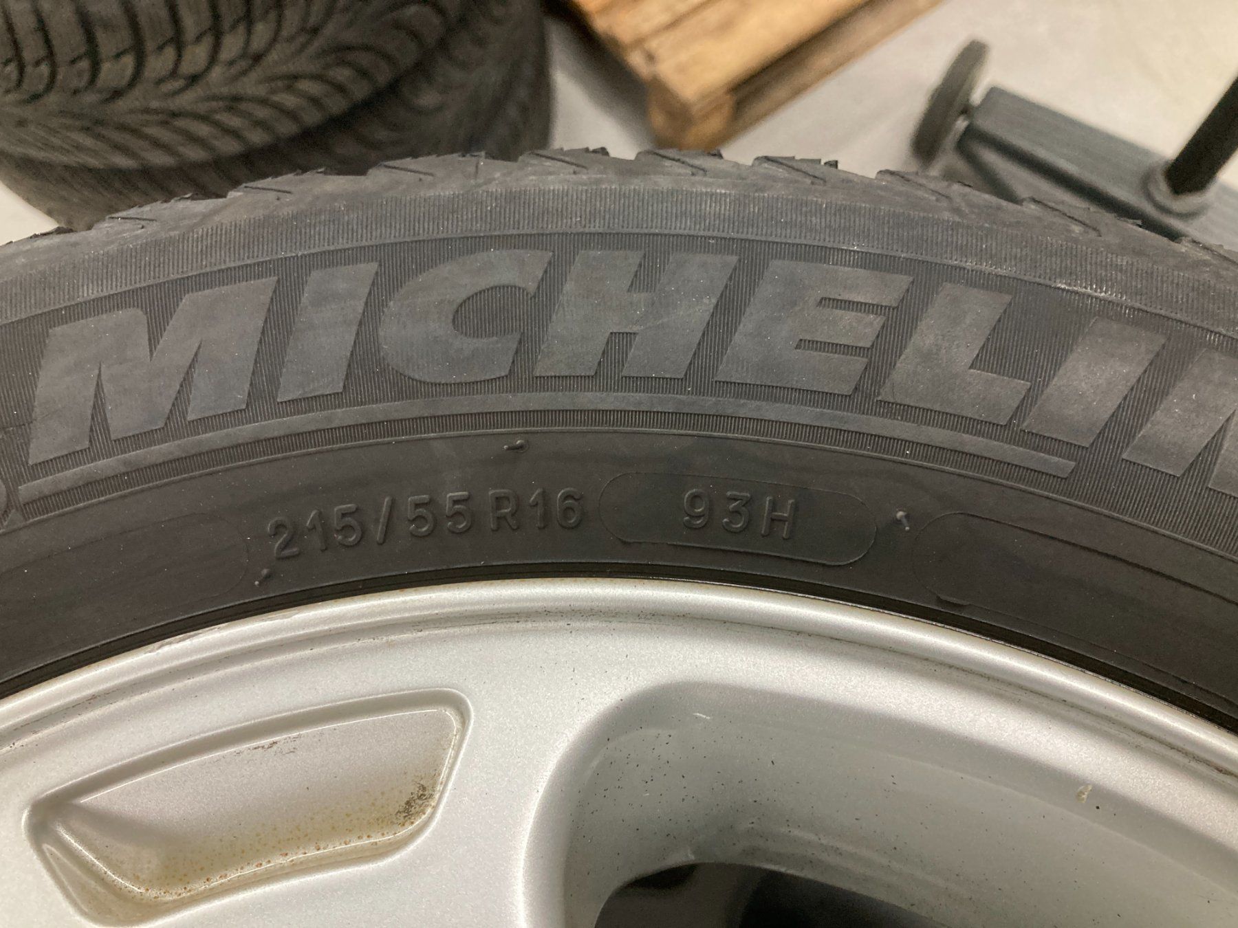Audi Pneumatici & Ruote complete: Audi A6 Winterräder 215/55R16 – Usato da Cham venduto da WB2223 4