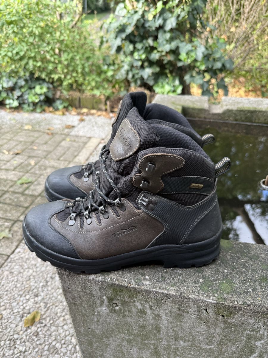 Chaussures hommes: Weissenstein Wanderschuhe Herren, Gr. 43 – D'occasion à Nidau par aillie19 1
