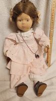 Stoffpuppe mit braunen Haaren rosa Kleid