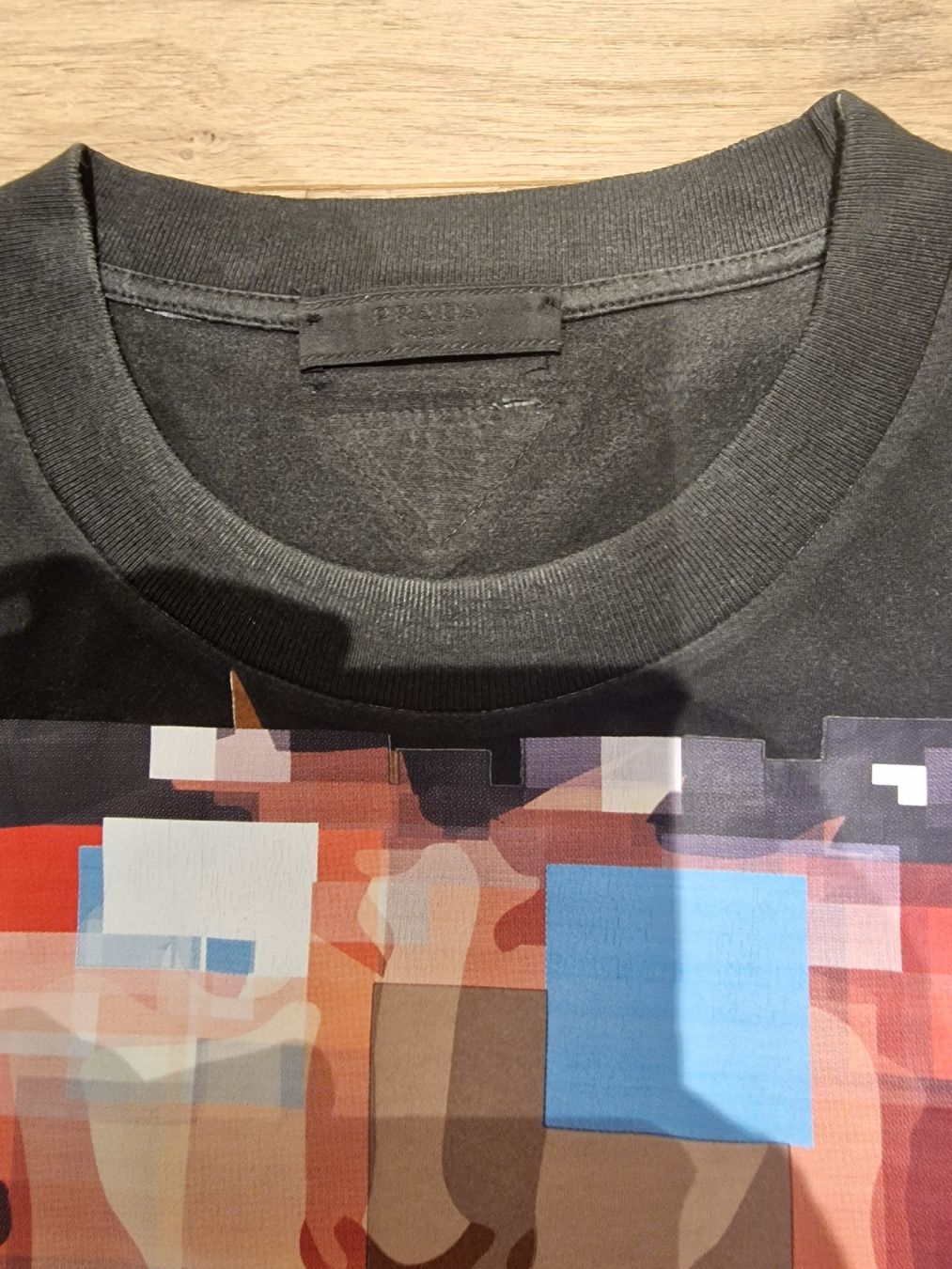 Prada T-shirt: Prada Herren T-Shirt Grösse S-M – Usato da Allenwinden venduto da Babo2 1