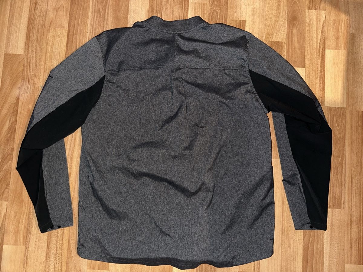 Nike T-shirt: Nike Shield Trainingsshirt Gr. XL Herren  – Usato da St. Gallen venduto da mai_2lcj 1