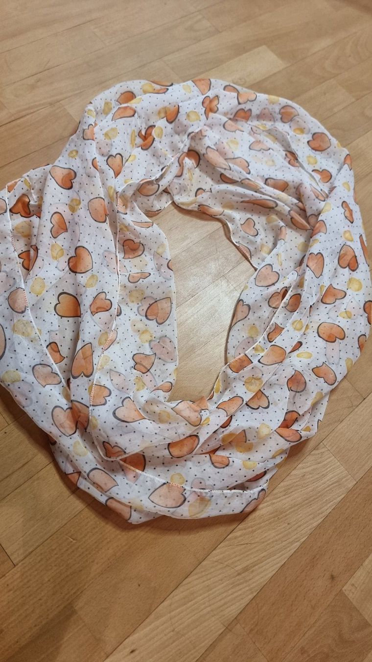 Foulards, Tücher & Schals: 🌺Rundschal mit Herzen🌺 – Gebraucht aus Wald ZH von CapLux 1