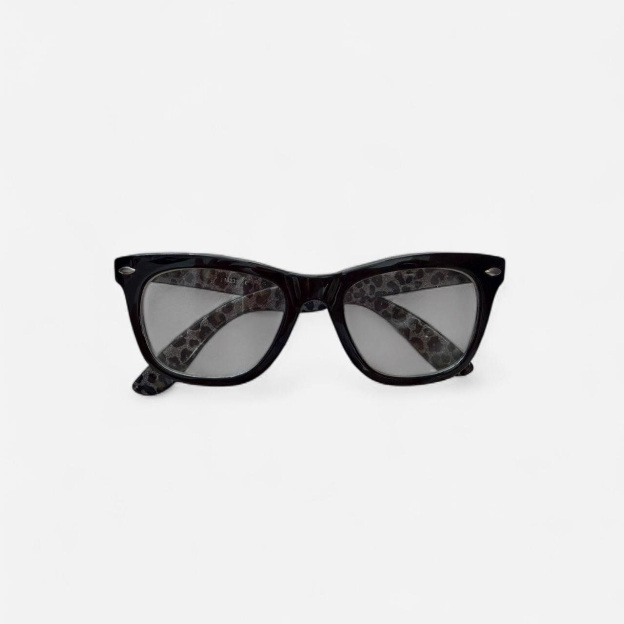 Occhiali & Lenti: Women's Black and Silver Sunglasses – Nuovo (secondo la descrizione) da Zürich venduto da onlyifashion