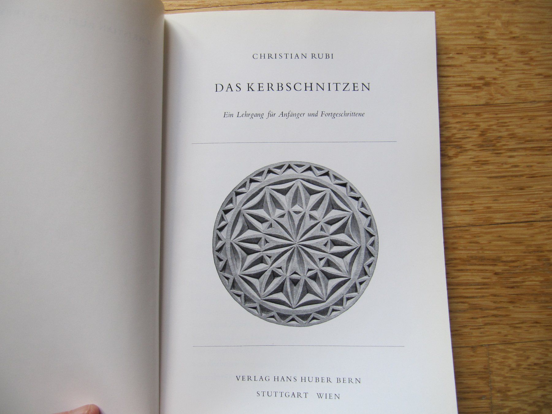 Libri: Das Kerbschnitzen / Christian Rubi - Kreativbuch – Usato da Würenlos venduto da Carabella0 1