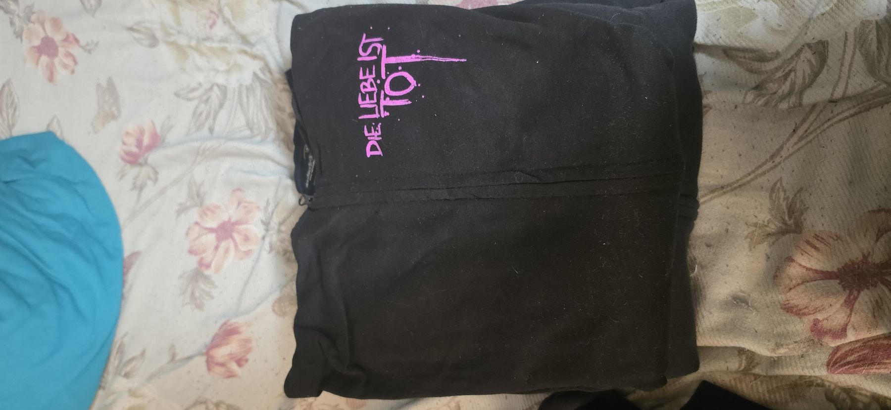 Lotti di vestiti: 3x Hoody 2x Shirts / Hämatom / Gr.XL – Nuovo (secondo la descrizione) da Zürich venduto da Daniela51