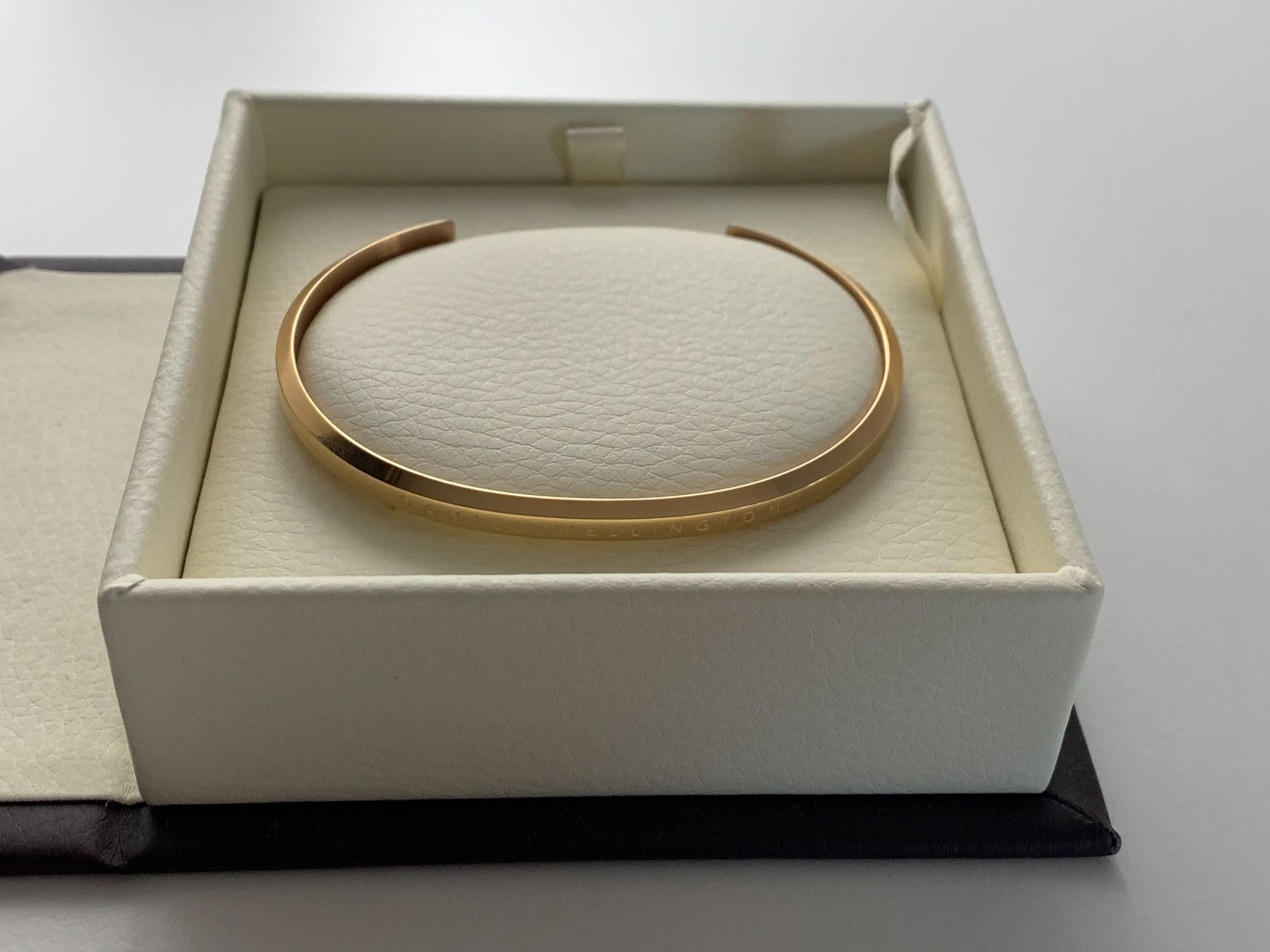 Daniel Wellington Bracciali & Braccialetti: Daniel Wellington Armreif Gold – Nuovo (secondo la descrizione) da Zürich venduto da IGW 2