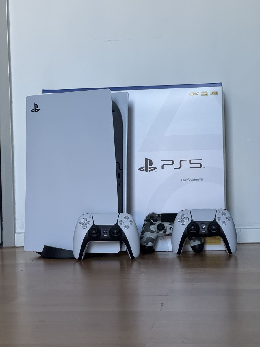 Sony Console: PS5 Disk Edition mit 3 Controllern und OVP – Usato da Zürich venduto da tim_t6kb