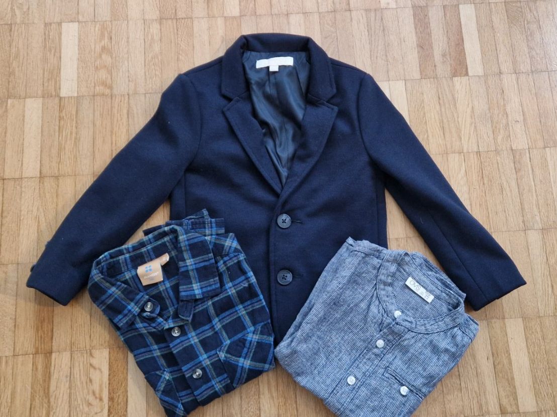Anzüge: Kleiderset: Blazer mit 2 Hemden, Gr. 104 – Gebraucht aus Luzern von Prusil