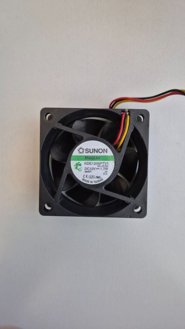 Componenti elettronici: 1x Sunon DC 12V Fan 1.7W – Usato da Büron venduto da Restposte 1