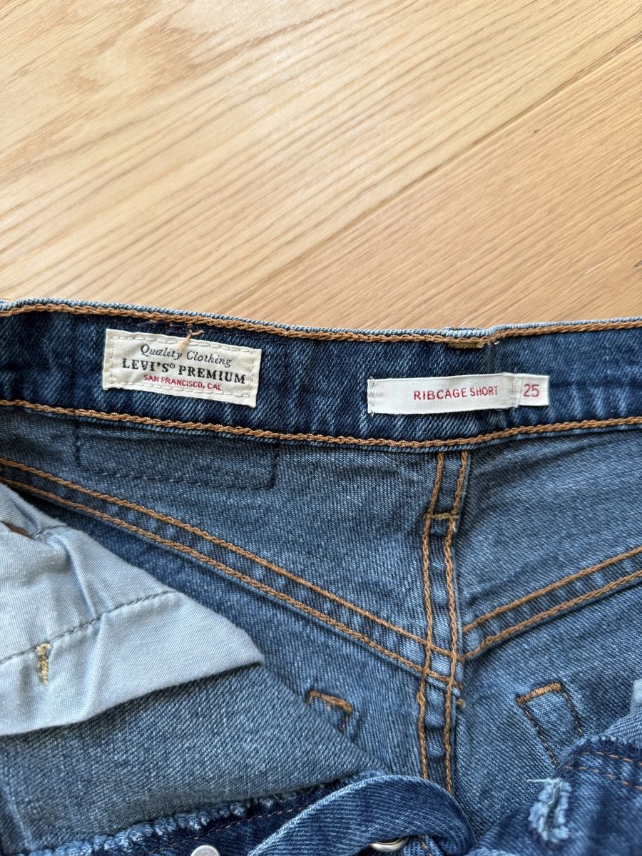 Levi's Jeans: Levi's Jeans-Shorts 25 – Gebraucht aus Aathal-Seegräben von cri_hz8c 1