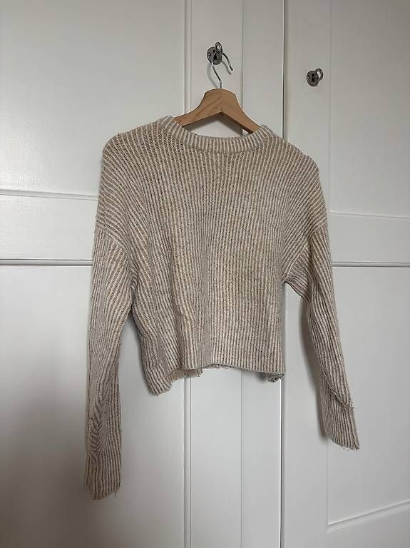 Pullover & Sweatshirts: Topshop Cropped Pullover  Beige/Weiss  Grösse XS – Gebraucht aus Bern von saeruhb