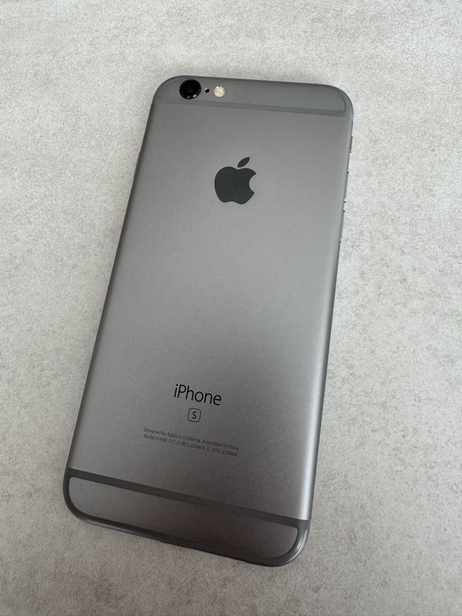 Apple Telefoni cellulari / Smartphones: Apple iPhone 6S 128GB grau / silber – Usato da Embrach venduto da Rondamaro 1