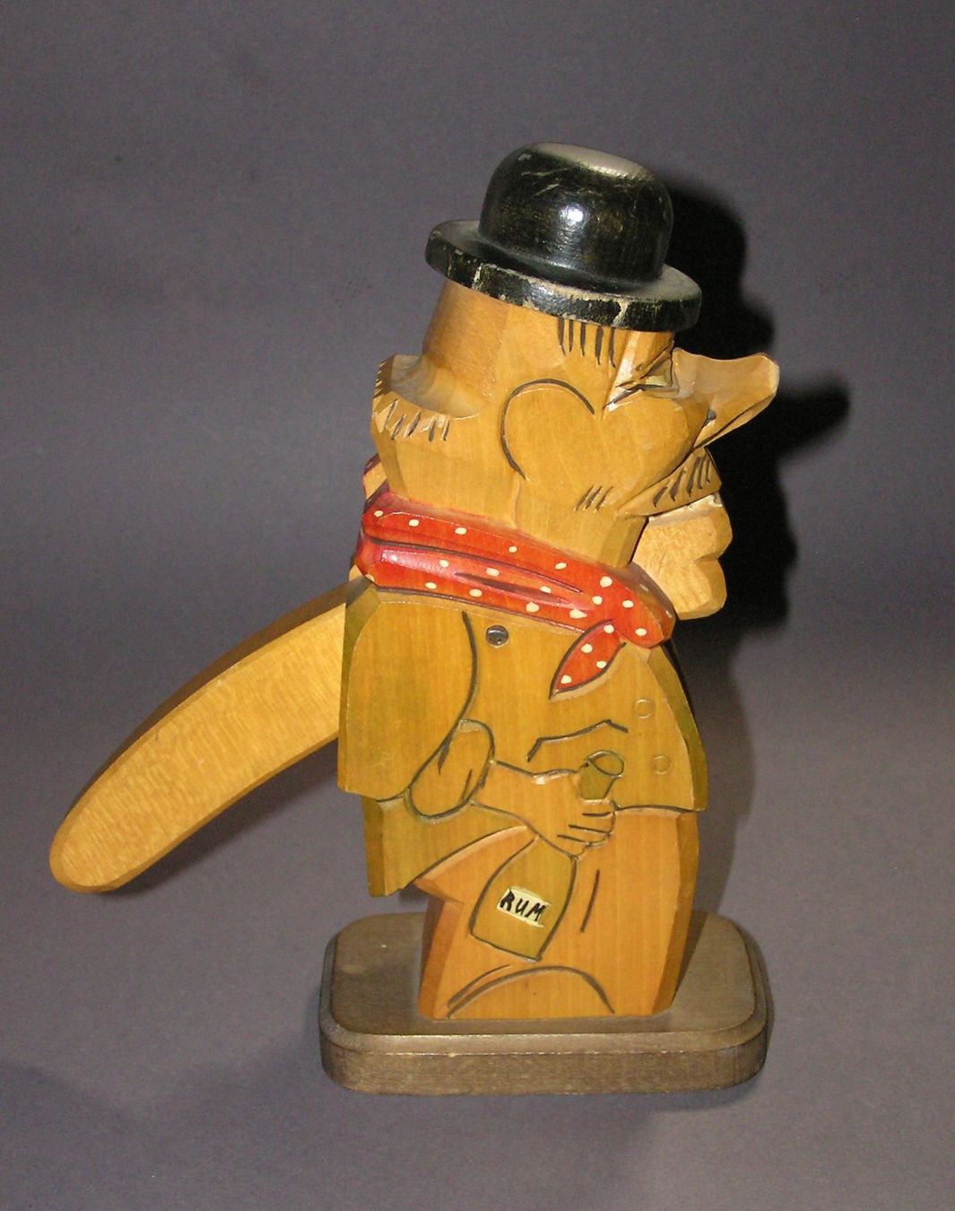 Statuette: SCHWEIZER HANDARBEIT NUSSKNACKER HOLZ FIGUR – Usato da Grenchen venduto da Antique-hunter 1