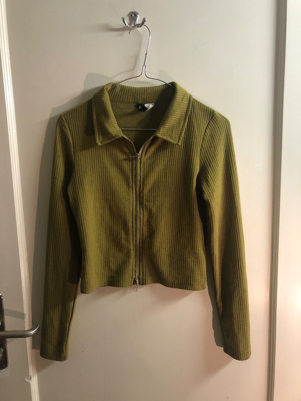 H&M Maglioni & Felpe: Wunderschönes Zip-Jäggli von H&M – Usato da Zürich venduto da aurelia_nater