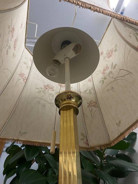 Lampade: Vintage-Stehlampe mit Messingständer – Usato da Schaffhausen venduto da Galleria13_Brocki_SH 2