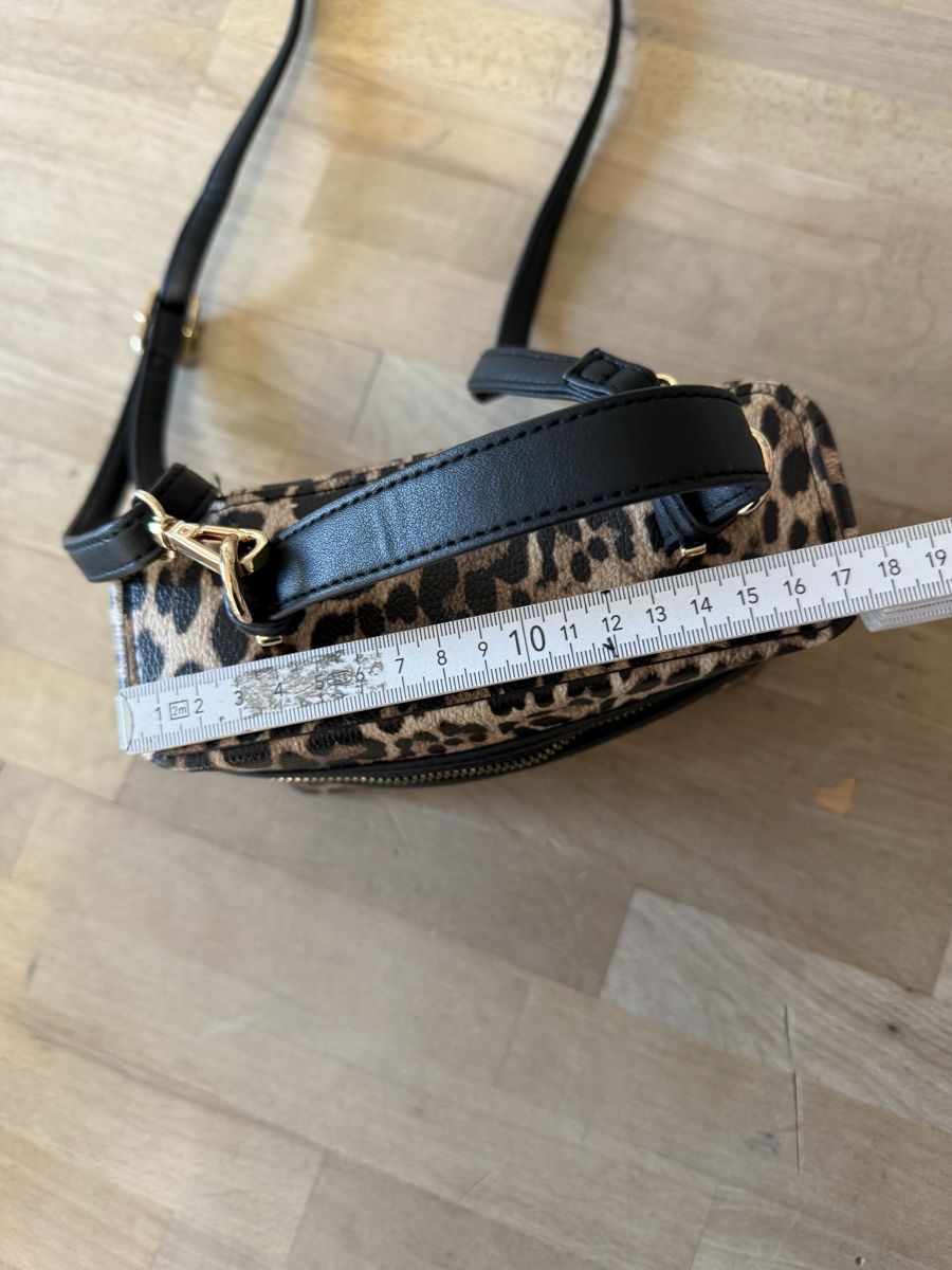 Taschen für Damen: Tasche – Gebraucht aus visp von Kmemo1 1