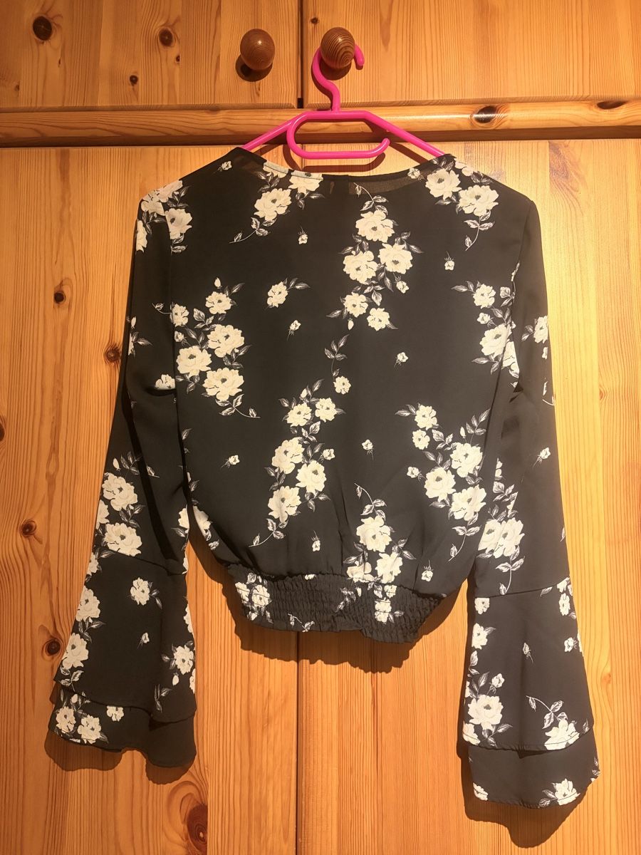 H&M Blusen: Bluse mit ausgestellten Ärmeln – Gebraucht aus Zürich von len_t5ch 1