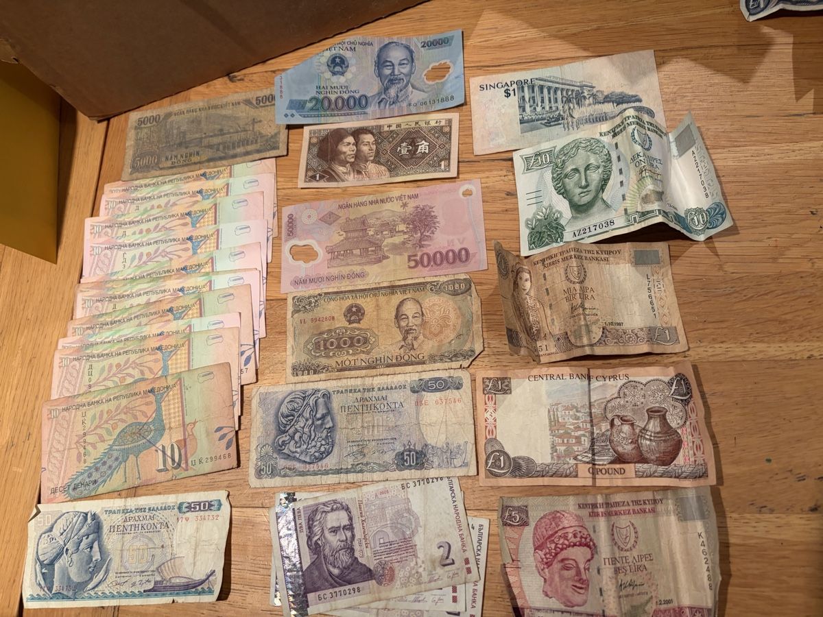 Billets de banque: Billet de banque divers pays  – D'occasion à Echallens par JAR69