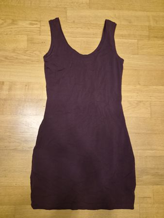 Robe Zalando Essentials bordeau taille S 