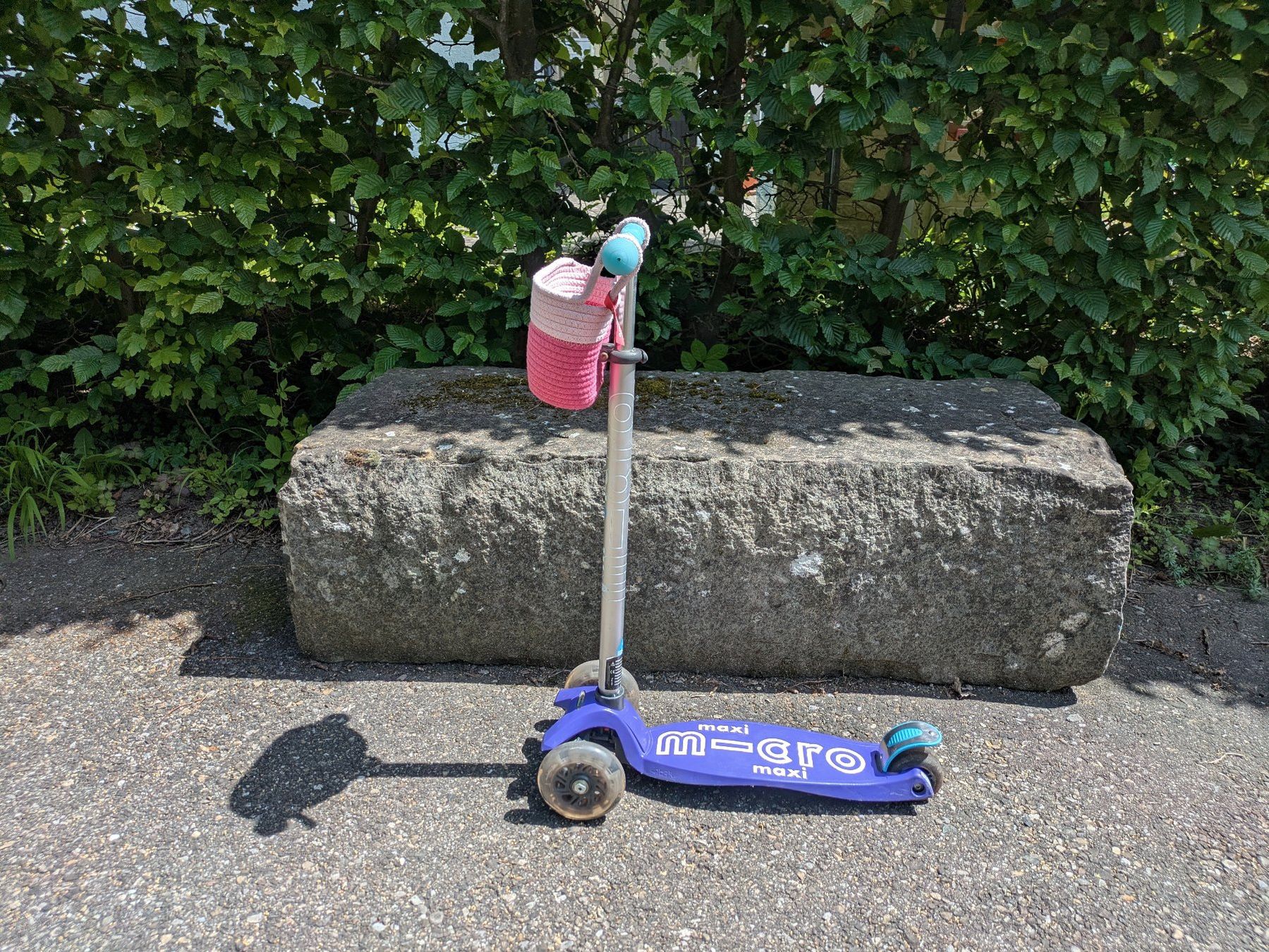 Micro Kickboard: Maxi Micro, mit Korb + Leuchtgriffen! – Usato da Wettswil venduto da Damuscle