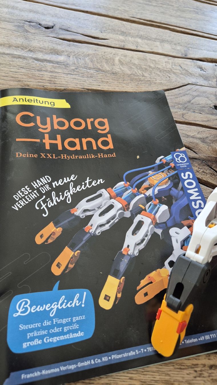 Spielzeuge: KOSMOS Cyborg Hand XXL, neuwertig – Gebraucht aus Schafisheim von LittleZwerg 2