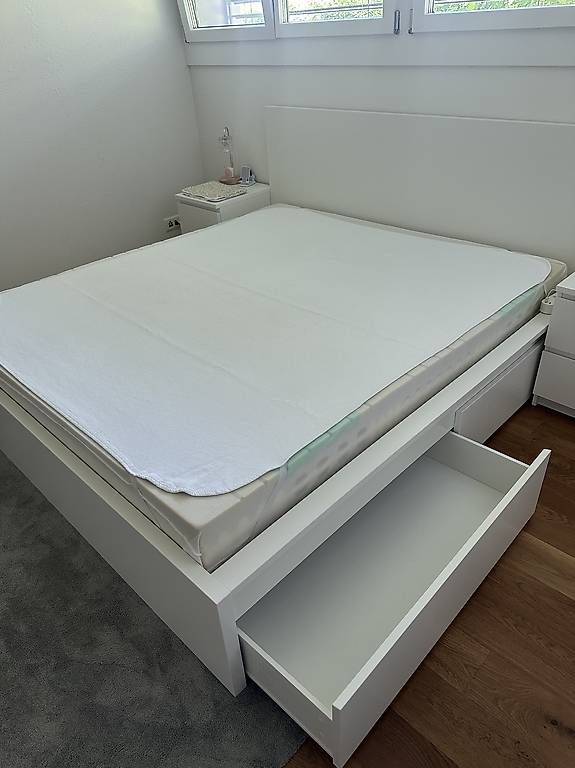 Letti: Ikea Malm Bett mit Stauraum & 2 Nachttischen – Usato da Walchwil venduto da ang_f8qg 1