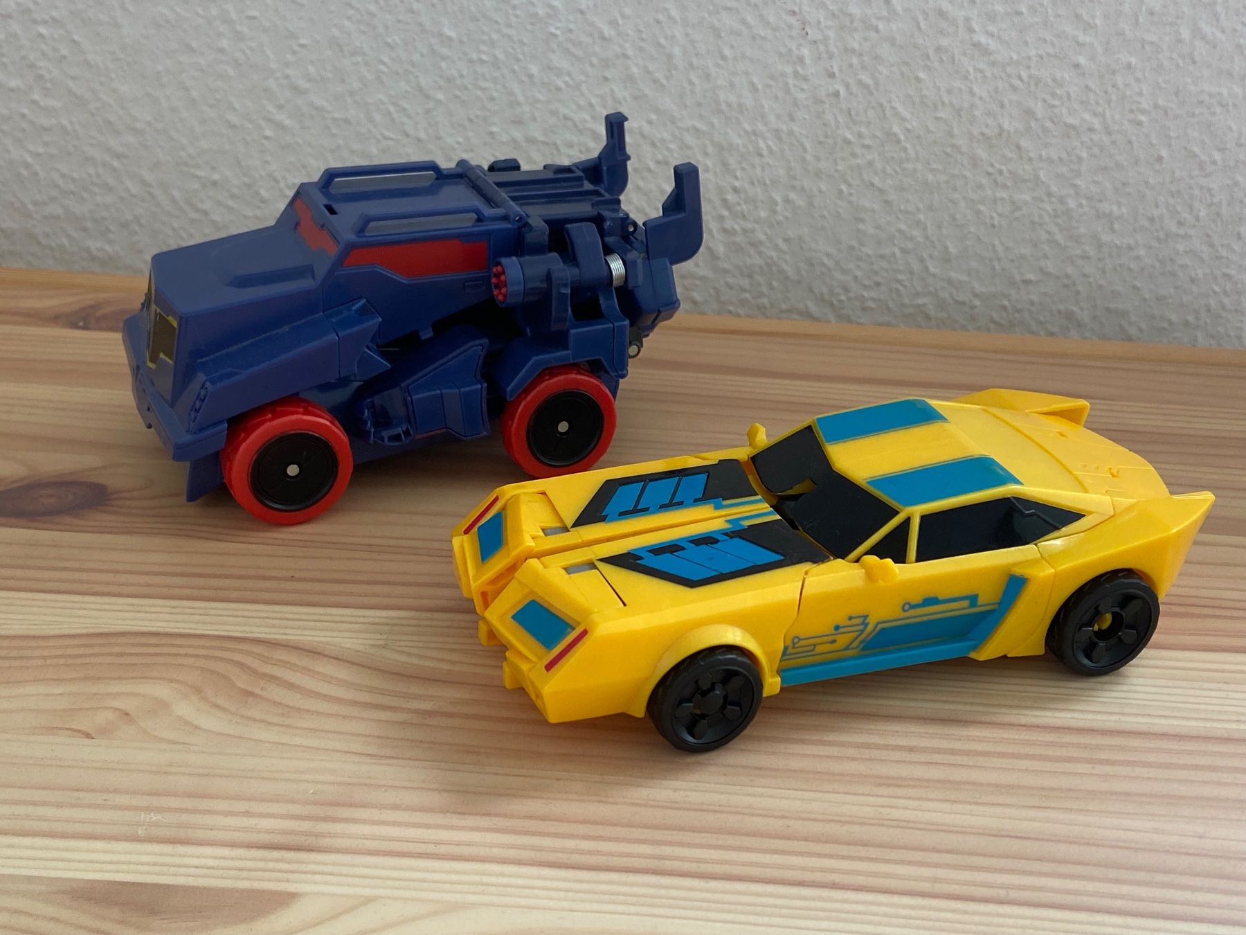 Giocattoli: Lot de 2 Transformers robot voiture – Usato da Prilly venduto da ade_7jdc 1