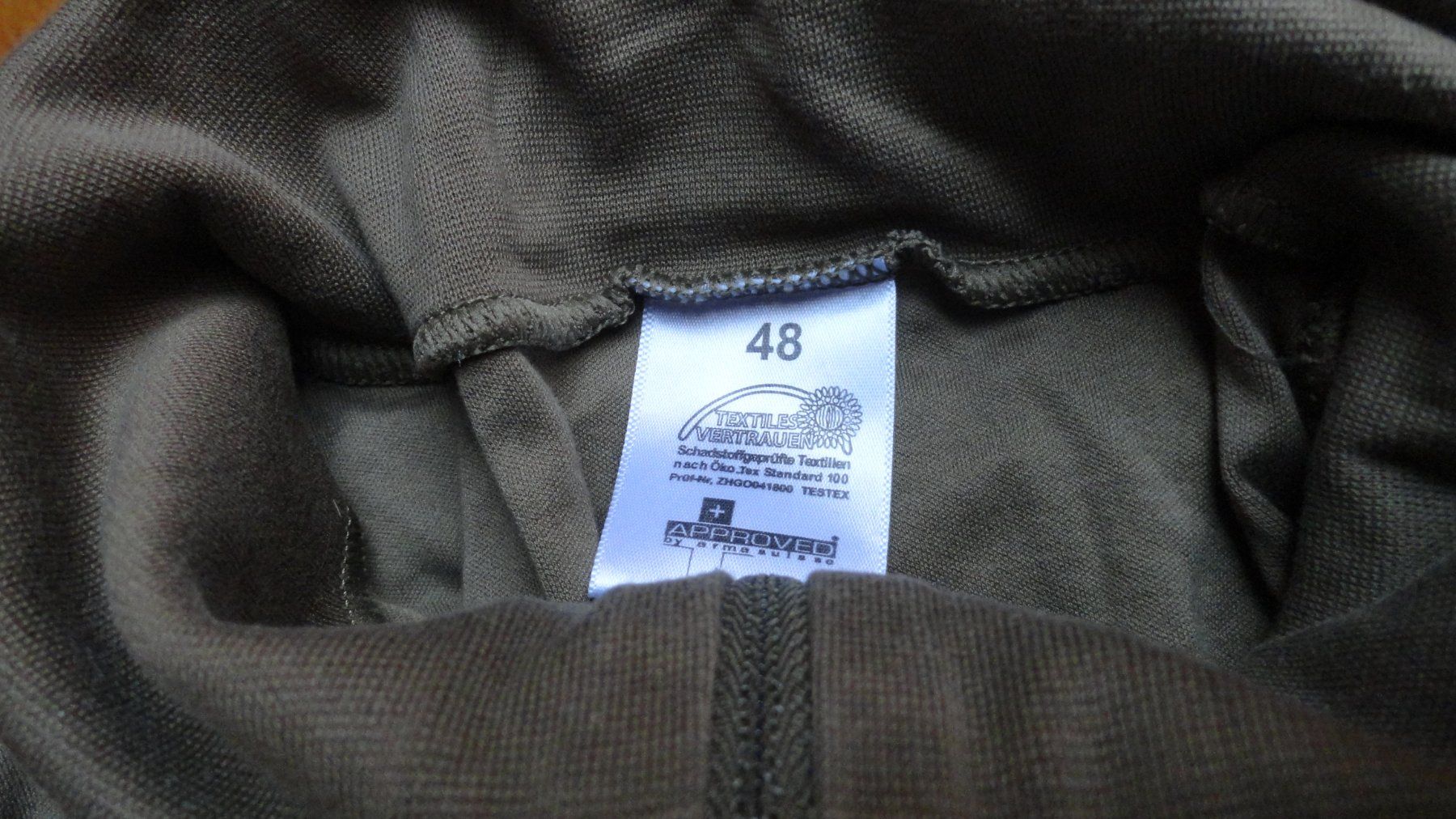 Armée suisse Pulls & Sweat-shirts: Schweizer Armee Gnägi-Rollkragenpullover Gr..48, – D'occasion à Gstaad par Meiel2020 1