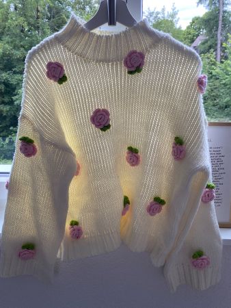 Cremefarbener Pullover mit rosa Rosen 🌸 Grösse S
