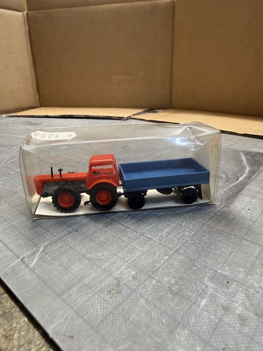 Modellini d'auto: Mini Car Traktor D 4K mit Hänger E5-2, Massstab 1:87 H0 – Usato da Russikon venduto da Danielr5310 2