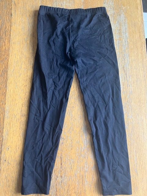Strumpfhosen & Leggings: Schwarze Leggings (Gr. 140) – Gebraucht aus Aathal-Seegräben von daso03 1